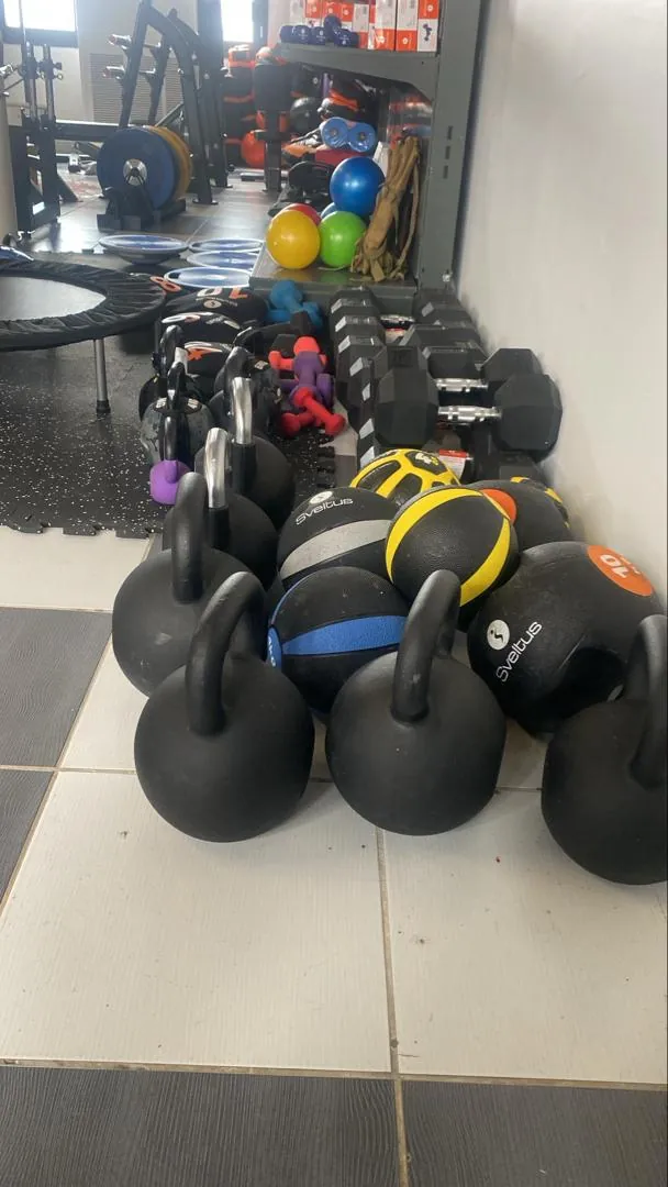 Showroom LIFEFIT Abidjan — Poids libres